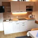 Gaestehaus Groder 게스트하우스 라우리스
